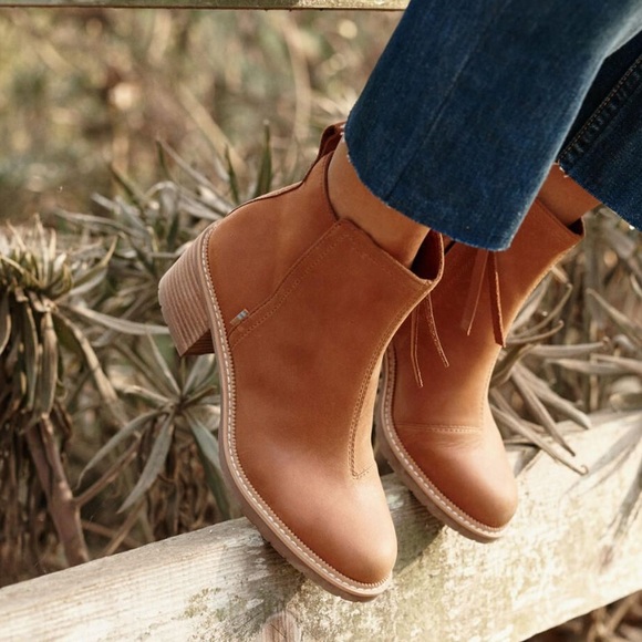 Toms Marina Boots Tan Smooth Waxy Leather Size 9.5 - Picture 1 of 15